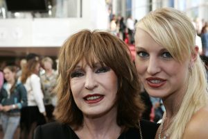 04-07-2005 SHOWBIZZ; PREMIERE SLEEPING BEAUTY ON ICE TE AMSTERDAM. Na dat zaterdag 2 juli j.l. het ijs was afgekeurd was nu alles in top conditie, dus voor de tweede keer kwamen alle Bn\'ers opdagen om toch niets te missen van deze prachtige voorstelling.
Foto; Albert den Iseger