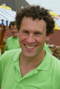 17-07-2005 ACTUEEL; BEKENDE NEDERLANDERS IN GOLFTOERNOOI TE ALKMAAR. Op golfbaan de Sluispolder te Alkmaar was het golftoernooi der Ambassadeurs van het goede doel. Sylvana Simons sloeg de eerste bal van dit toernooi. Vele bekende nederlanders en mensen uit het zakenleven sloegen samen veel geld bijeen voor tal van goede doelen.
BN ers: Willy en Rene v.dKerkhof-Ronnie Tober-Daan Schuurmans-Hein Vergeer-Winston Gerschtanowitz-Nico Bierhuizen-Pieter Storms- Piet Schrijvers en nog vele anderen.
Foto: Albert den Iseger.