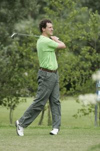 17-07-2005 ACTUEEL; BEKENDE NEDERLANDERS IN GOLFTOERNOOI TE ALKMAAR. Op golfbaan de Sluispolder te Alkmaar was het golftoernooi der Ambassadeurs van het goede doel. Sylvana Simons sloeg de eerste bal van dit toernooi. Vele bekende nederlanders en mensen uit het zakenleven sloegen samen veel geld bijeen voor tal van goede doelen.
BN ers: Willy en Rene v.dKerkhof-Ronnie Tober-Daan Schuurmans-Hein Vergeer-Winston Gerschtanowitz-Nico Bierhuizen-Pieter Storms- Piet Schrijvers en nog vele anderen.
Foto: Albert den Iseger.