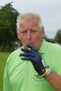17-07-2005 ACTUEEL; BEKENDE NEDERLANDERS IN GOLFTOERNOOI TE ALKMAAR. Op golfbaan de Sluispolder te Alkmaar was het golftoernooi der Ambassadeurs van het goede doel. Sylvana Simons sloeg de eerste bal van dit toernooi. Vele bekende nederlanders en mensen uit het zakenleven sloegen samen veel geld bijeen voor tal van goede doelen.
BN ers: Willy en Rene v.dKerkhof-Ronnie Tober-Daan Schuurmans-Hein Vergeer-Winston Gerschtanowitz-Nico Bierhuizen-Pieter Storms- Piet Schrijvers en nog vele anderen.
Foto: Albert den Iseger.
