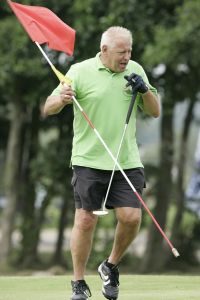 17-07-2005 ACTUEEL; BEKENDE NEDERLANDERS IN GOLFTOERNOOI TE ALKMAAR. Op golfbaan de Sluispolder te Alkmaar was het golftoernooi der Ambassadeurs van het goede doel. Sylvana Simons sloeg de eerste bal van dit toernooi. Vele bekende nederlanders en mensen uit het zakenleven sloegen samen veel geld bijeen voor tal van goede doelen.
BN ers: Willy en Rene v.dKerkhof-Ronnie Tober-Daan Schuurmans-Hein Vergeer-Winston Gerschtanowitz-Nico Bierhuizen-Pieter Storms- Piet Schrijvers en nog vele anderen.
Foto: Albert den Iseger.
