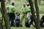 17-07-2005 ACTUEEL; BEKENDE NEDERLANDERS IN GOLFTOERNOOI TE ALKMAAR. Op golfbaan de Sluispolder te Alkmaar was het golftoernooi der Ambassadeurs van het goede doel. Sylvana Simons sloeg de eerste bal van dit toernooi. Vele bekende nederlanders en mensen uit het zakenleven sloegen samen veel geld bijeen voor tal van goede doelen.
BN ers: Willy en Rene v.dKerkhof-Ronnie Tober-Daan Schuurmans-Hein Vergeer-Winston Gerschtanowitz-Nico Bierhuizen-Pieter Storms- Piet Schrijvers en nog vele anderen.
Foto: Albert den Iseger.