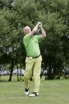 17-07-2005 ACTUEEL; BEKENDE NEDERLANDERS IN GOLFTOERNOOI TE ALKMAAR. Op golfbaan de Sluispolder te Alkmaar was het golftoernooi der Ambassadeurs van het goede doel. Sylvana Simons sloeg de eerste bal van dit toernooi. Vele bekende nederlanders en mensen uit het zakenleven sloegen samen veel geld bijeen voor tal van goede doelen.
BN ers: Willy en Rene v.dKerkhof-Ronnie Tober-Daan Schuurmans-Hein Vergeer-Winston Gerschtanowitz-Nico Bierhuizen-Pieter Storms- Piet Schrijvers en nog vele anderen.
Foto: Albert den Iseger.