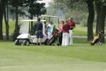 17-07-2005 ACTUEEL; BEKENDE NEDERLANDERS IN GOLFTOERNOOI TE ALKMAAR. Op golfbaan de Sluispolder te Alkmaar was het golftoernooi der Ambassadeurs van het goede doel. Sylvana Simons sloeg de eerste bal van dit toernooi. Vele bekende nederlanders en mensen uit het zakenleven sloegen samen veel geld bijeen voor tal van goede doelen.
BN ers: Willy en Rene v.dKerkhof-Ronnie Tober-Daan Schuurmans-Hein Vergeer-Winston Gerschtanowitz-Nico Bierhuizen-Pieter Storms- Piet Schrijvers en nog vele anderen.
Foto: Albert den Iseger.