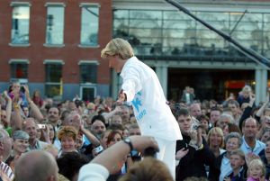 22-07-2005 SHOWBIZZ; TROS MUZIEKFEEST TE DORDRECHT.Op het plein was 20 juli het Trosmuziekfeest, tal van artiesten traden op voor vele honderden mensen.
foto; Albert den Iseger