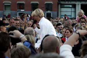 22-07-2005 SHOWBIZZ; TROS MUZIEKFEEST TE DORDRECHT.Op het plein was 20 juli het Trosmuziekfeest, tal van artiesten traden op voor vele honderden mensen.
foto; Albert den Iseger
