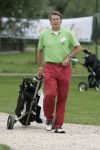 17-07-2005 ACTUEEL; BEKENDE NEDERLANDERS IN GOLFTOERNOOI TE ALKMAAR. Op golfbaan de Sluispolder te Alkmaar was het golftoernooi der Ambassadeurs van het goede doel. Sylvana Simons sloeg de eerste bal van dit toernooi. Vele bekende nederlanders en mensen uit het zakenleven sloegen samen veel geld bijeen voor tal van goede doelen.
BN ers: Willy en Rene v.dKerkhof-Ronnie Tober-Daan Schuurmans-Hein Vergeer-Winston Gerschtanowitz-Nico Bierhuizen-Pieter Storms- Piet Schrijvers en nog vele anderen.
Foto: Albert den Iseger.