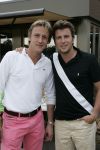 17-07-2005 ACTUEEL; BEKENDE NEDERLANDERS IN GOLFTOERNOOI TE ALKMAAR. Op golfbaan de Sluispolder te Alkmaar was het golftoernooi der Ambassadeurs van het goede doel. Sylvana Simons sloeg de eerste bal van dit toernooi. Vele bekende nederlanders en mensen uit het zakenleven sloegen samen veel geld bijeen voor tal van goede doelen.
BN ers: Willy en Rene v.dKerkhof-Ronnie Tober-Daan Schuurmans-Hein Vergeer-Winston Gerschtanowitz-Nico Bierhuizen-Pieter Storms- Piet Schrijvers en nog vele anderen.
Foto: Albert den Iseger.