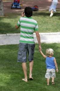 19-07-2005 SHOWBIZZ;XANDER EN WENDY ZIJN SAMEN GOED VOOR SEM.Xander en zijn zoon Sem heerlijk op vakantie in de Algarve,prachtig weer-blauw water en heerlijke speeltuinen voor Sem de ideale vakantie.Xander speelde heerlijk mee en golfde samen met zijn ouders op de 9 hole golf course van hun hotel.Wendy stond na de vakantie het tweetal op te wachten op Schiphol.
Foto;Albert den Iseger.