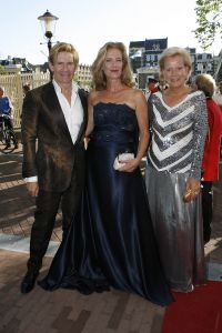 15-07-2006 SHOWBIZZ; WERELDPREMIERE VAN MUSICAL REMBRANDT IN CARRE TE AMSTERDAM. Stardust Theater brengt dan eindelijk de meesterschilder zelf naar Carre. Van 12 juli tot en met 10 december staat Rembrandt te schitteren in Carre.Vele bekenden waren naar de Galapremiere gekomen om te genieten van deze prachtige musical.
foto: Albert den Iseger.