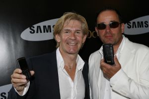 12-07-2006 SHOWBIZZ; SAMSUNG PRESENTEERD OGER TELEFOON.Tal van BN ers kwamen weer opdraven om hun nieuwste mobieltje in ontvangst te nemen. Een echte Oger telefoon.
foto: Albert den Iseger.