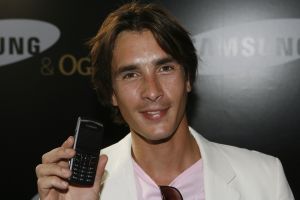 12-07-2006 SHOWBIZZ; SAMSUNG PRESENTEERD OGER TELEFOON.Tal van BN ers kwamen weer opdraven om hun nieuwste mobieltje in ontvangst te nemen. Een echte Oger telefoon.
foto: Albert den Iseger.