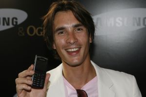 12-07-2006 SHOWBIZZ; SAMSUNG PRESENTEERD OGER TELEFOON.Tal van BN ers kwamen weer opdraven om hun nieuwste mobieltje in ontvangst te nemen. Een echte Oger telefoon.
foto: Albert den Iseger.