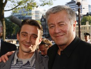 15-07-2006 SHOWBIZZ; WERELDPREMIERE VAN MUSICAL REMBRANDT IN CARRE TE AMSTERDAM. Stardust Theater brengt dan eindelijk de meesterschilder zelf naar Carre. Van 12 juli tot en met 10 december staat Rembrandt te schitteren in Carre.Vele bekenden waren naar de Galapremiere gekomen om te genieten van deze prachtige musical.
foto: Albert den Iseger.