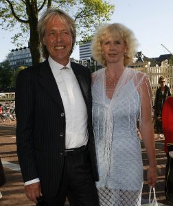 15-07-2006 SHOWBIZZ; WERELDPREMIERE VAN MUSICAL REMBRANDT IN CARRE TE AMSTERDAM. Stardust Theater brengt dan eindelijk de meesterschilder zelf naar Carre. Van 12 juli tot en met 10 december staat Rembrandt te schitteren in Carre.Vele bekenden waren naar de Galapremiere gekomen om te genieten van deze prachtige musical.
foto: Albert den Iseger.