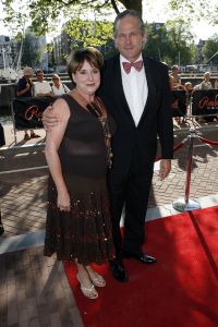 15-07-2006 SHOWBIZZ; WERELDPREMIERE VAN MUSICAL REMBRANDT IN CARRE TE AMSTERDAM. Stardust Theater brengt dan eindelijk de meesterschilder zelf naar Carre. Van 12 juli tot en met 10 december staat Rembrandt te schitteren in Carre.Vele bekenden waren naar de Galapremiere gekomen om te genieten van deze prachtige musical.
foto: Albert den Iseger.