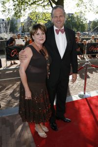 15-07-2006 SHOWBIZZ; WERELDPREMIERE VAN MUSICAL REMBRANDT IN CARRE TE AMSTERDAM. Stardust Theater brengt dan eindelijk de meesterschilder zelf naar Carre. Van 12 juli tot en met 10 december staat Rembrandt te schitteren in Carre.Vele bekenden waren naar de Galapremiere gekomen om te genieten van deze prachtige musical.
foto: Albert den Iseger.