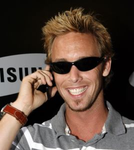 12-07-2006 SHOWBIZZ; SAMSUNG PRESENTEERD OGER TELEFOON.Tal van BN ers kwamen weer opdraven om hun nieuwste mobieltje in ontvangst te nemen. Een echte Oger telefoon.
foto: Albert den Iseger.