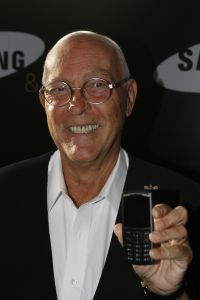 12-07-2006 SHOWBIZZ; SAMSUNG PRESENTEERD OGER TELEFOON.Tal van BN ers kwamen weer opdraven om hun nieuwste mobieltje in ontvangst te nemen. Een echte Oger telefoon.
foto: Albert den Iseger.