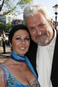 15-07-2006 SHOWBIZZ; WERELDPREMIERE VAN MUSICAL REMBRANDT IN CARRE TE AMSTERDAM. Stardust Theater brengt dan eindelijk de meesterschilder zelf naar Carre. Van 12 juli tot en met 10 december staat Rembrandt te schitteren in Carre.Vele bekenden waren naar de Galapremiere gekomen om te genieten van deze prachtige musical.
foto: Albert den Iseger.