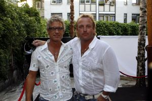 12-07-2006 SHOWBIZZ; SAMSUNG PRESENTEERD OGER TELEFOON.Tal van BN ers kwamen weer opdraven om hun nieuwste mobieltje in ontvangst te nemen. Een echte Oger telefoon.
foto: Albert den Iseger.