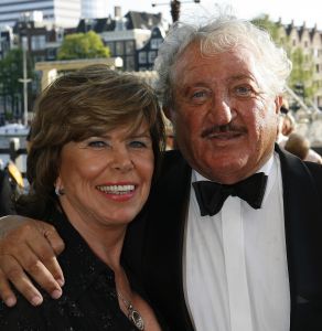 15-07-2006 SHOWBIZZ; WERELDPREMIERE VAN MUSICAL REMBRANDT IN CARRE TE AMSTERDAM. Stardust Theater brengt dan eindelijk de meesterschilder zelf naar Carre. Van 12 juli tot en met 10 december staat Rembrandt te schitteren in Carre.Vele bekenden waren naar de Galapremiere gekomen om te genieten van deze prachtige musical.
foto: Albert den Iseger.