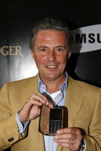 12-07-2006 SHOWBIZZ; SAMSUNG PRESENTEERD OGER TELEFOON.Tal van BN ers kwamen weer opdraven om hun nieuwste mobieltje in ontvangst te nemen. Een echte Oger telefoon.
foto: Albert den Iseger.