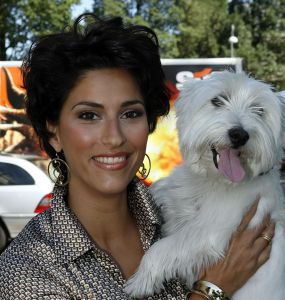 16-07-2006 SHOWBIZZ; BN ers MET HUN HONDEN IN HET HILTON OP BLOED HETE DAG. Het was 32 graden maar men kwam toch naar het Hilton voor de opening van een beauty salon voor honden.De opening werd verricht door Leco die zijn hond had meegenomen met de naam Mister Nielson.
foto: Albert den Iseger.