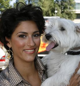 16-07-2006 SHOWBIZZ; BN ers MET HUN HONDEN IN HET HILTON OP BLOED HETE DAG. Het was 32 graden maar men kwam toch naar het Hilton voor de opening van een beauty salon voor honden.De opening werd verricht door Leco die zijn hond had meegenomen met de naam Mister Nielson.
foto: Albert den Iseger.