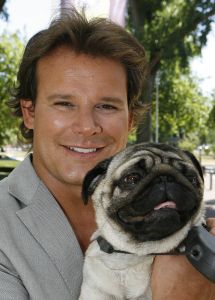 16-07-2006 SHOWBIZZ; BN ers MET HUN HONDEN IN HET HILTON OP BLOED HETE DAG. Het was 32 graden maar men kwam toch naar het Hilton voor de opening van een beauty salon voor honden.De opening werd verricht door Leco die zijn hond had meegenomen met de naam Mister Nielson.
foto: Albert den Iseger.