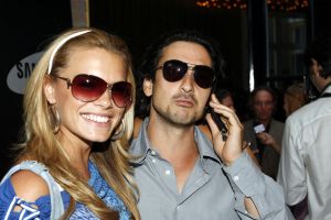12-07-2006 SHOWBIZZ; SAMSUNG PRESENTEERD OGER TELEFOON.Tal van BN ers kwamen weer opdraven om hun nieuwste mobieltje in ontvangst te nemen. Een echte Oger telefoon.
foto: Albert den Iseger.