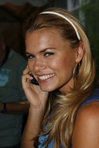 12-07-2006 SHOWBIZZ; SAMSUNG PRESENTEERD OGER TELEFOON.Tal van BN ers kwamen weer opdraven om hun nieuwste mobieltje in ontvangst te nemen. Een echte Oger telefoon.
foto: Albert den Iseger.