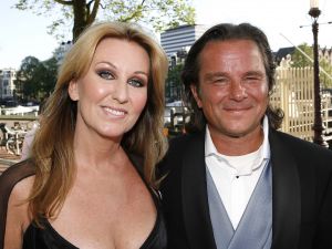 15-07-2006 SHOWBIZZ; WERELDPREMIERE VAN MUSICAL REMBRANDT IN CARRE TE AMSTERDAM. Stardust Theater brengt dan eindelijk de meesterschilder zelf naar Carre. Van 12 juli tot en met 10 december staat Rembrandt te schitteren in Carre.Vele bekenden waren naar de Galapremiere gekomen om te genieten van deze prachtige musical.
foto: Albert den Iseger.