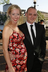 15-07-2006 SHOWBIZZ; WERELDPREMIERE VAN MUSICAL REMBRANDT IN CARRE TE AMSTERDAM. Stardust Theater brengt dan eindelijk de meesterschilder zelf naar Carre. Van 12 juli tot en met 10 december staat Rembrandt te schitteren in Carre.Vele bekenden waren naar de Galapremiere gekomen om te genieten van deze prachtige musical.
foto: Albert den Iseger.