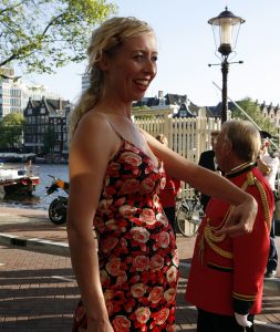 15-07-2006 SHOWBIZZ; WERELDPREMIERE VAN MUSICAL REMBRANDT IN CARRE TE AMSTERDAM. Stardust Theater brengt dan eindelijk de meesterschilder zelf naar Carre. Van 12 juli tot en met 10 december staat Rembrandt te schitteren in Carre.Vele bekenden waren naar de Galapremiere gekomen om te genieten van deze prachtige musical.
foto: Albert den Iseger.