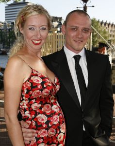 15-07-2006 SHOWBIZZ; WERELDPREMIERE VAN MUSICAL REMBRANDT IN CARRE TE AMSTERDAM. Stardust Theater brengt dan eindelijk de meesterschilder zelf naar Carre. Van 12 juli tot en met 10 december staat Rembrandt te schitteren in Carre.Vele bekenden waren naar de Galapremiere gekomen om te genieten van deze prachtige musical.
foto: Albert den Iseger.