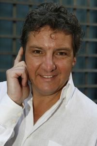 12-07-2006 SHOWBIZZ; SAMSUNG PRESENTEERD OGER TELEFOON.Tal van BN ers kwamen weer opdraven om hun nieuwste mobieltje in ontvangst te nemen. Een echte Oger telefoon.
foto: Albert den Iseger.
