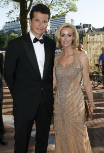 15-07-2006 SHOWBIZZ; WERELDPREMIERE VAN MUSICAL REMBRANDT IN CARRE TE AMSTERDAM. Stardust Theater brengt dan eindelijk de meesterschilder zelf naar Carre. Van 12 juli tot en met 10 december staat Rembrandt te schitteren in Carre.Vele bekenden waren naar de Galapremiere gekomen om te genieten van deze prachtige musical.
foto: Albert den Iseger.