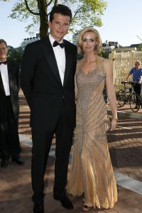 15-07-2006 SHOWBIZZ; WERELDPREMIERE VAN MUSICAL REMBRANDT IN CARRE TE AMSTERDAM. Stardust Theater brengt dan eindelijk de meesterschilder zelf naar Carre. Van 12 juli tot en met 10 december staat Rembrandt te schitteren in Carre.Vele bekenden waren naar de Galapremiere gekomen om te genieten van deze prachtige musical.
foto: Albert den Iseger.