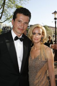 15-07-2006 SHOWBIZZ; WERELDPREMIERE VAN MUSICAL REMBRANDT IN CARRE TE AMSTERDAM. Stardust Theater brengt dan eindelijk de meesterschilder zelf naar Carre. Van 12 juli tot en met 10 december staat Rembrandt te schitteren in Carre.Vele bekenden waren naar de Galapremiere gekomen om te genieten van deze prachtige musical.
foto: Albert den Iseger.