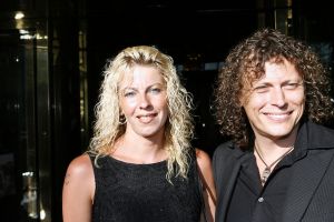 15-07-2006 SHOWBIZZ; WERELDPREMIERE VAN MUSICAL REMBRANDT IN CARRE TE AMSTERDAM. Stardust Theater brengt dan eindelijk de meesterschilder zelf naar Carre. Van 12 juli tot en met 10 december staat Rembrandt te schitteren in Carre.Vele bekenden waren naar de Galapremiere gekomen om te genieten van deze prachtige musical.
foto: Albert den Iseger.