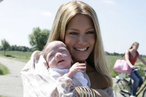 30-06-2006 SHOWBIZZ; DE EEERSTE EXCLUSIEVE FOTO\'S VAN SYLVIE RAFAEL EN HUN ZOON DAMIAN ZIJN GEMAAKT.Voor een select groepje fotografen hebben Sylvie Rafael en hun zoon Damian vanmiddag geposeerd. Later deze week meer foto\'s op deze site. 
Foto: Albert den Iseger.