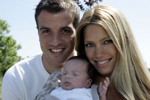 30-06-2006 SHOWBIZZ; DE EEERSTE EXCLUSIEVE FOTO\'S VAN SYLVIE RAFAEL EN HUN ZOON DAMIAN ZIJN GEMAAKT.Voor een select groepje fotografen hebben Sylvie Rafael en hun zoon Damian vanmiddag geposeerd. Later deze week meer foto\'s op deze site. 
Foto: Albert den Iseger.