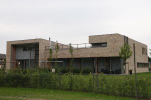 15-07-2007 SHOWBIZZ; TINEKE SCHOUTEN HOUDT OPEN HUIS IN ALMERE. Het door architecten Wiebe Schilder en Klaas Meijerink ontworpen huis in Almere mag er wezen. Tineke Schouten en haar man Hans Brunyanszki zullen dan ook vele gelukkige jaren gaan door brengen in hun Hollywood achtige huis.
foto: Albert den Iseger.