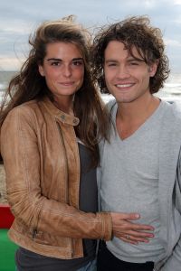 06-07-2007 SHOWBIZZ: SASCHA VISSER IS WEER TERUG BIJ OUDE LIEFDE AIMEE WENTGES. Sascha die op het ogenblik succes heeft met zijn cd single  IK WIL MET JE MEE  is terug bij zijn vorige liefde Aimee zo verklaarde hij op het strand van Bergen aan zee. Sacha was op het strand van Bergen aan zee met Aimee voor de opname van het Tros Muziekfeest programma. Het paar zag er stralend en weer gelukkig uit.
foto: Albert den Iseger.