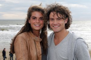 06-07-2007 SHOWBIZZ: SASCHA VISSER IS WEER TERUG BIJ OUDE LIEFDE AIMEE WENTGES. Sascha die op het ogenblik succes heeft met zijn cd single  IK WIL MET JE MEE  is terug bij zijn vorige liefde Aimee zo verklaarde hij op het strand van Bergen aan zee. Sacha was op het strand van Bergen aan zee met Aimee voor de opname van het Tros Muziekfeest programma. Het paar zag er stralend en weer gelukkig uit.
foto: Albert den Iseger.