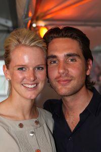 15-07-2007 SHOWBIZZ; TINEKE SCHOUTEN HOUDT OPEN HUIS IN ALMERE. Het door architecten Wiebe Schilder en Klaas Meijerink ontworpen huis in Almere mag er wezen. Tineke Schouten en haar man Hans Brunyanszki zullen dan ook vele gelukkige jaren gaan door brengen in hun Hollywood achtige huis.
foto: Albert den Iseger.