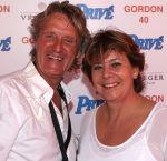 09-07-2008 SHOWBIZZ; GORDON VIERT 40 JARIGE VERJAARDAG OP HET STRAND VAN BLOEMENDAAL. Iedereen hield zich aan de opgelegde dresscode IBIZA STIJL. Meer dan 500 vrienden van Gordon waren naar het regenachtige strand gekomen om samen met vele BNers het verjaardags fuifje van Gordon te vieren. Het werd een knalfeest met tal van optredens en vooral veel drank.
foto: Albert den Iseger.