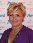 09-07-2008 SHOWBIZZ; GORDON VIERT 40 JARIGE VERJAARDAG OP HET STRAND VAN BLOEMENDAAL. Iedereen hield zich aan de opgelegde dresscode IBIZA STIJL. Meer dan 500 vrienden van Gordon waren naar het regenachtige strand gekomen om samen met vele BNers het verjaardags fuifje van Gordon te vieren. Het werd een knalfeest met tal van optredens en vooral veel drank.
foto: Albert den Iseger.