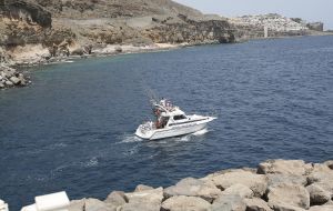 31-07-2008 SHOWBIZZ; DE BAUERS OP VAKANTIE OP DE CANARISCHE EILANDEN. Heerlijk uitrusten van een bijzonder druk jaar in Nederland en Belgie. Frans en Mariska Bauer zijn heerlijk met hun kinderen aan het vakantie vieren. Ze hebben samen ook nog een grote droom vertelden zij ons,  een dochter zou ons gezin wel heel compleet maken. Wij namen de gehele familie mee om een dagje te vissen op Tonijn en Bleu Merlijn, het werd uiteindelijk toch Tonijnen die wij vingen. Deze week het hele verhaal en prachtige sfeer fotos in uw weekblad Prive.
foto: Albert den Iseger.
